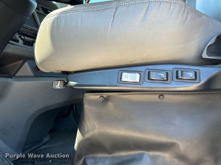 image for item DH8663 2018 Kenworth T880 semi truck