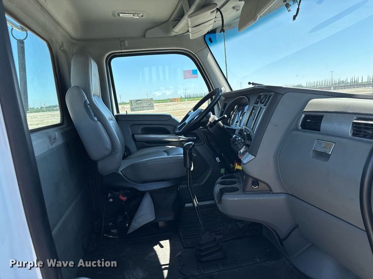 image for item DH8663 2018 Kenworth T880 semi truck