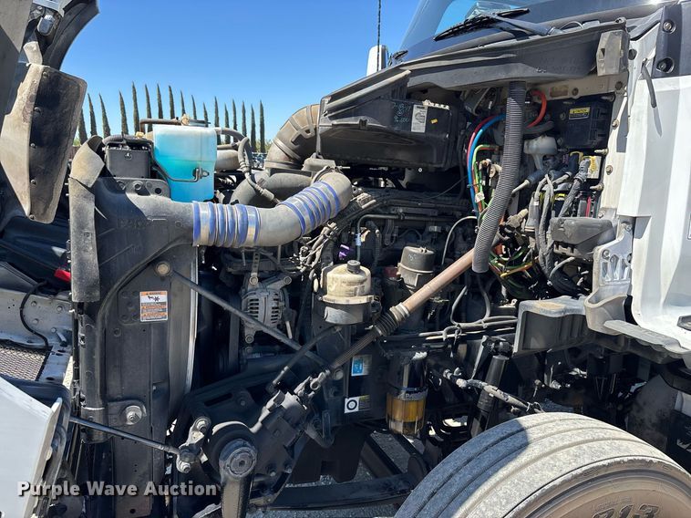 image for item DH8663 2018 Kenworth T880 semi truck