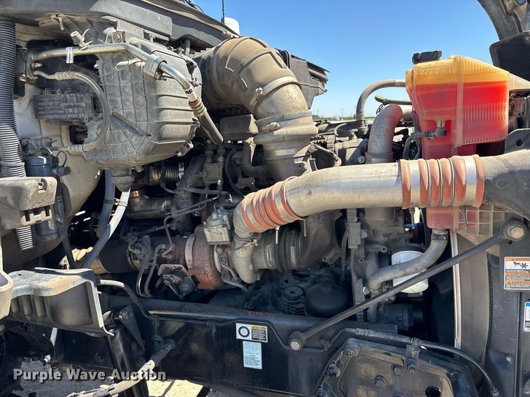 image for item DH8663 2018 Kenworth T880 semi truck