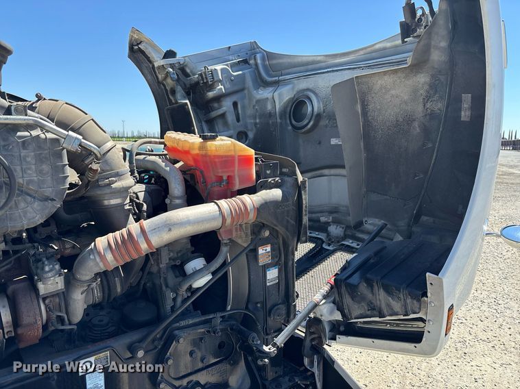 image for item DH8663 2018 Kenworth T880 semi truck