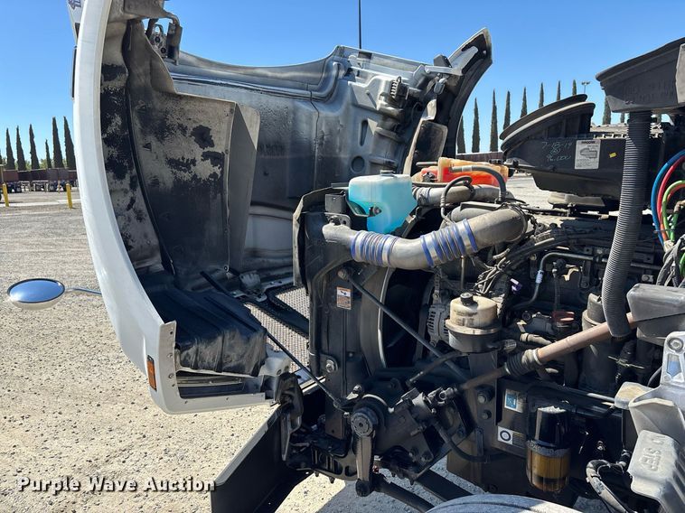 image for item DH8663 2018 Kenworth T880 semi truck