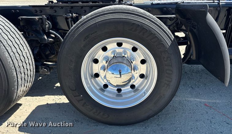 image for item DH8663 2018 Kenworth T880 semi truck