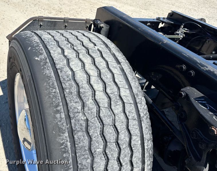 image for item DH8663 2018 Kenworth T880 semi truck