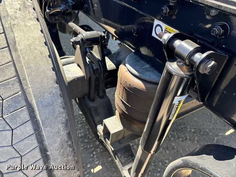 image for item DH8663 2018 Kenworth T880 semi truck