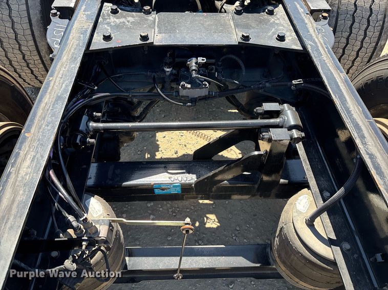 image for item DH8663 2018 Kenworth T880 semi truck