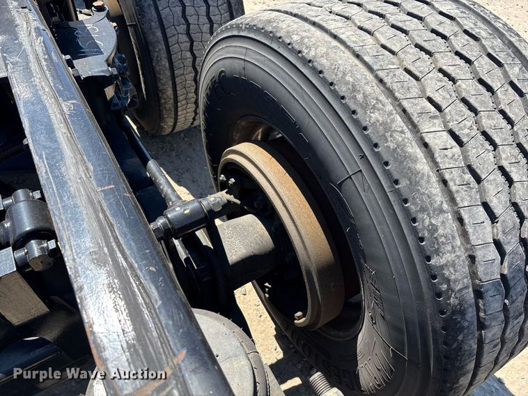 image for item DH8663 2018 Kenworth T880 semi truck