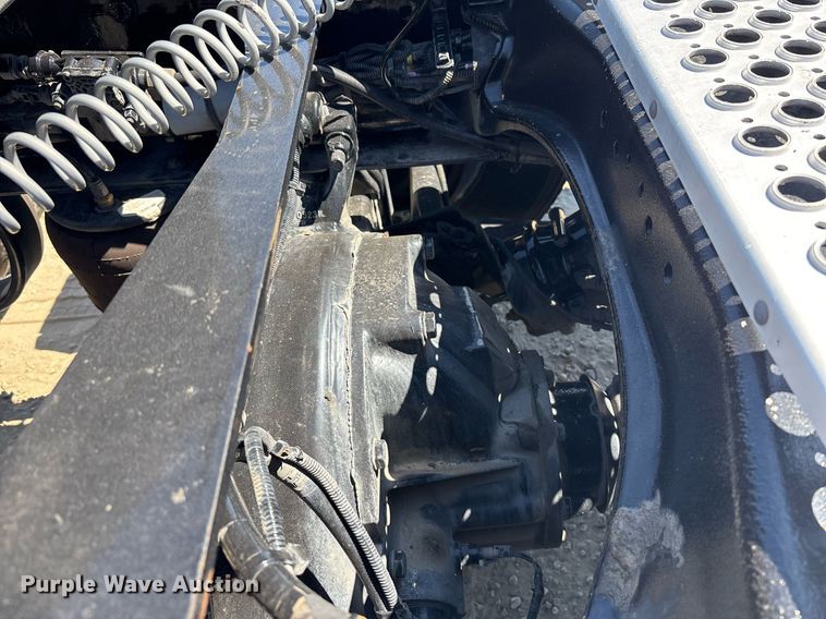 image for item DH8663 2018 Kenworth T880 semi truck