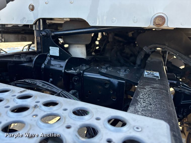 image for item DH8663 2018 Kenworth T880 semi truck