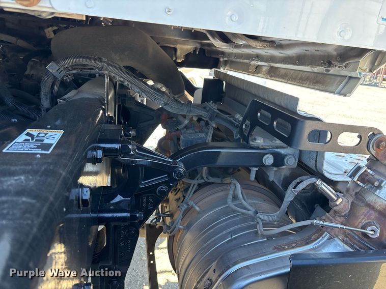 image for item DH8663 2018 Kenworth T880 semi truck