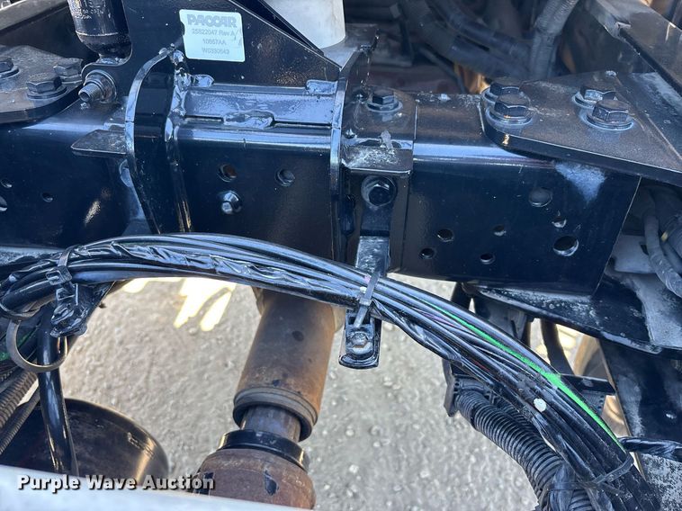 image for item DH8663 2018 Kenworth T880 semi truck