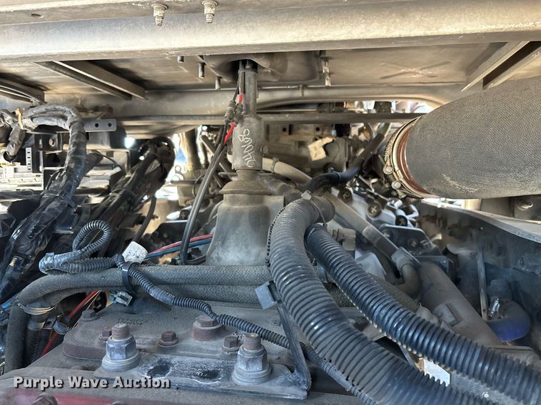 image for item DH8663 2018 Kenworth T880 semi truck