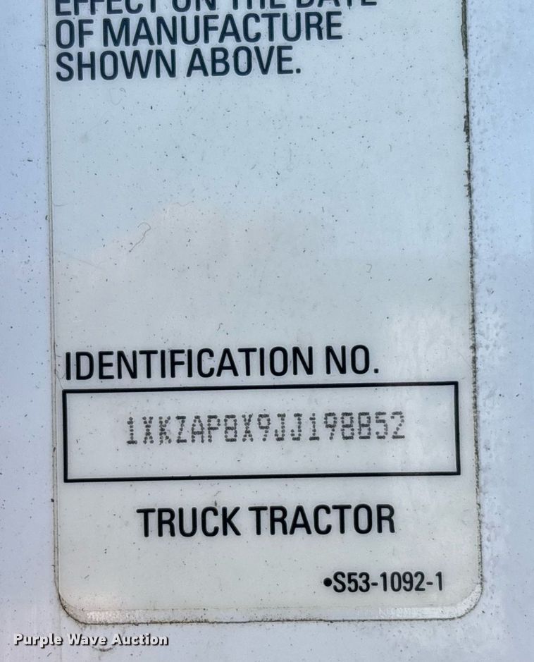 image for item DH8663 2018 Kenworth T880 semi truck