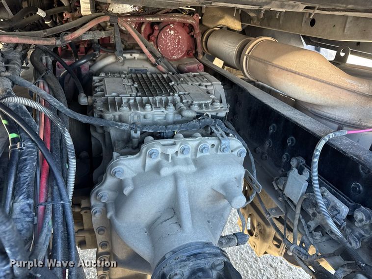 image for item DH8664 2017 Mack CXU613 semi truck