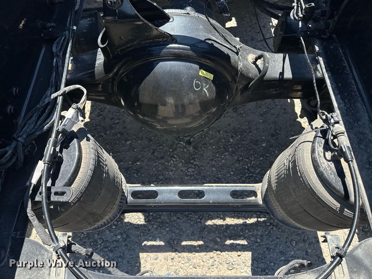 image for item DH8664 2017 Mack CXU613 semi truck