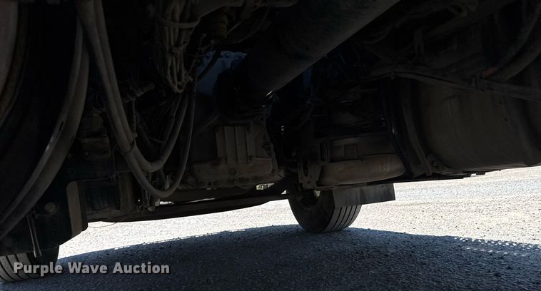 image for item DH8664 2017 Mack CXU613 semi truck