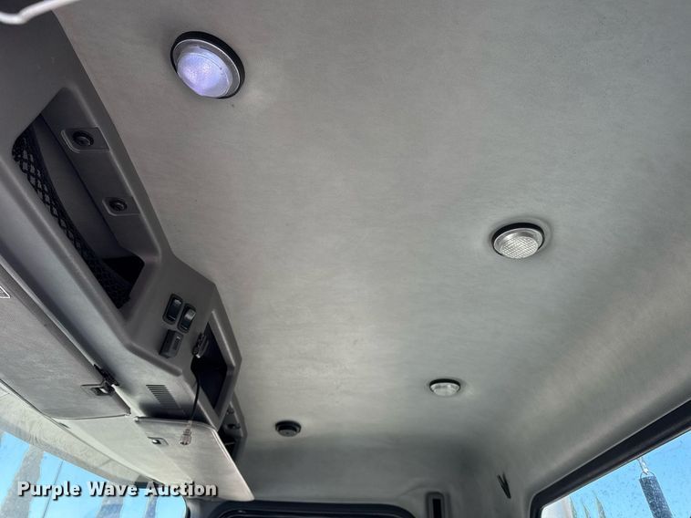 image for item DH8664 2017 Mack CXU613 semi truck