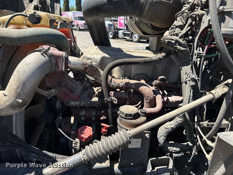 image for item DH8664 2017 Mack CXU613 semi truck