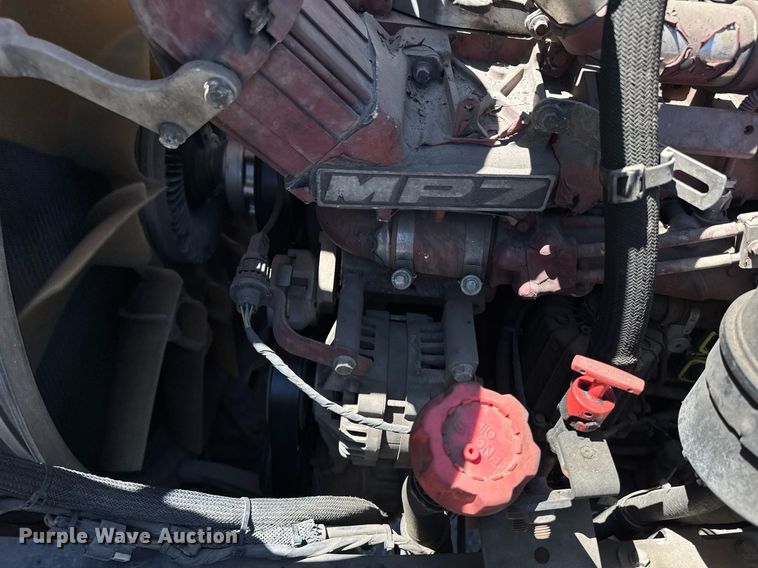 image for item DH8664 2017 Mack CXU613 semi truck