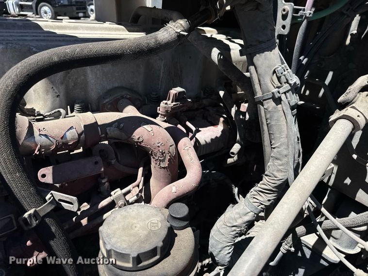 image for item DH8664 2017 Mack CXU613 semi truck