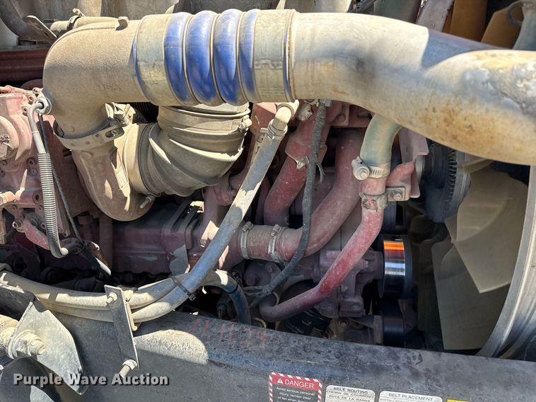 image for item DH8664 2017 Mack CXU613 semi truck