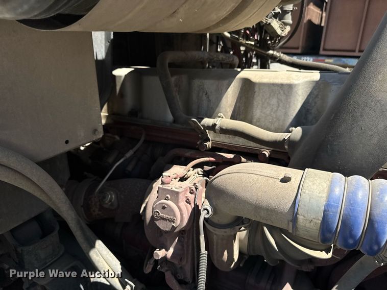 image for item DH8664 2017 Mack CXU613 semi truck