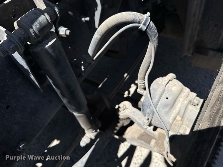 image for item DH8664 2017 Mack CXU613 semi truck