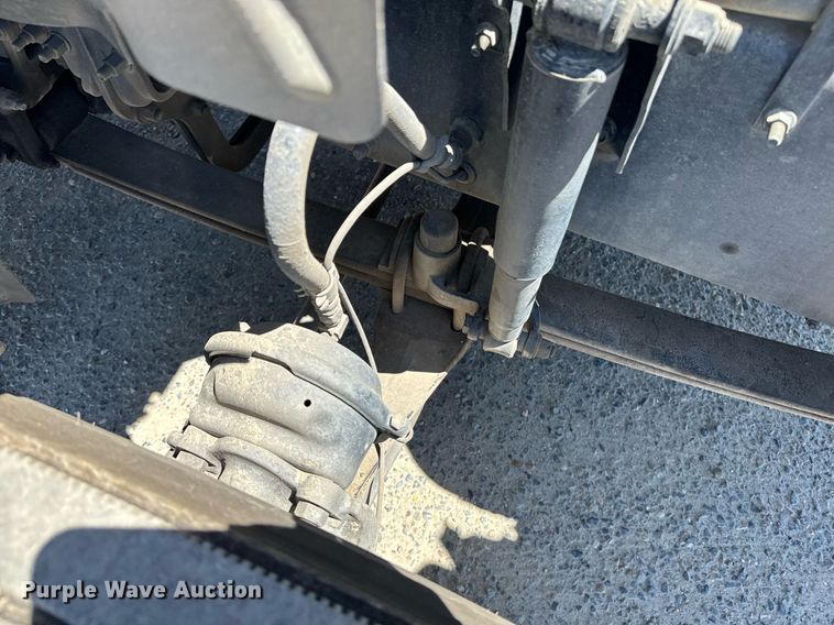 image for item DH8664 2017 Mack CXU613 semi truck