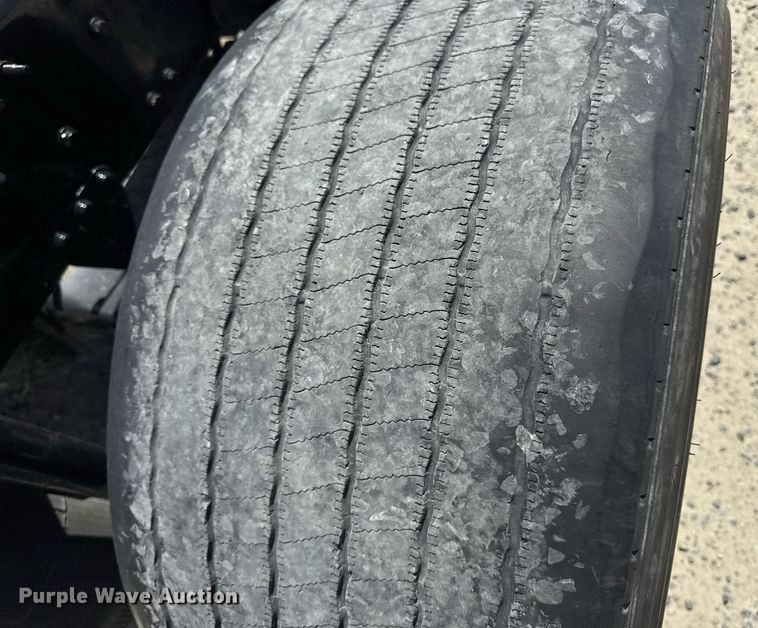 image for item DH8664 2017 Mack CXU613 semi truck