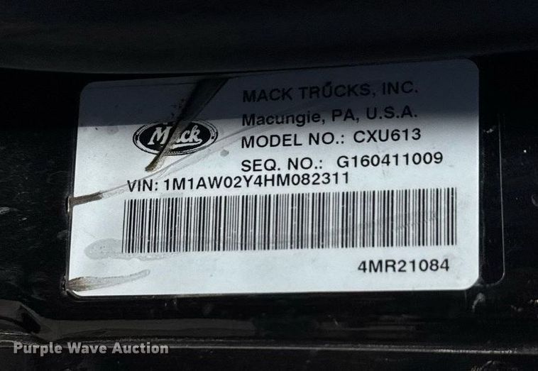image for item DH8664 2017 Mack CXU613 semi truck