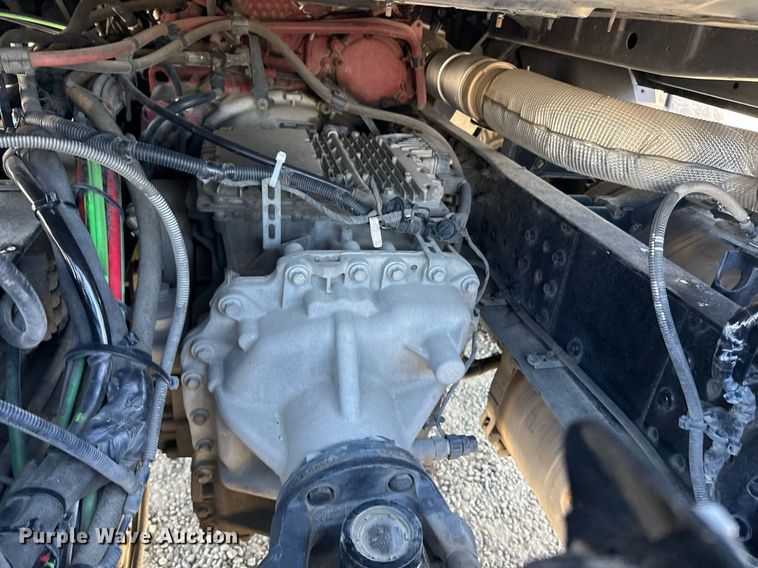 image for item DH8665 2018 Mack CXU613 semi truck