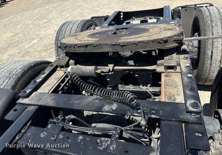 image for item DH8665 2018 Mack CXU613 semi truck