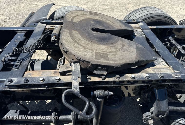 image for item DH8665 2018 Mack CXU613 semi truck