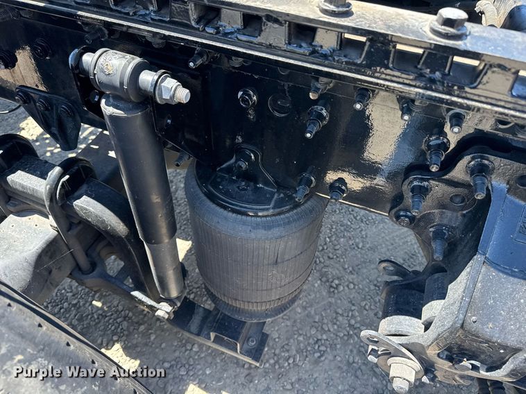 image for item DH8665 2018 Mack CXU613 semi truck