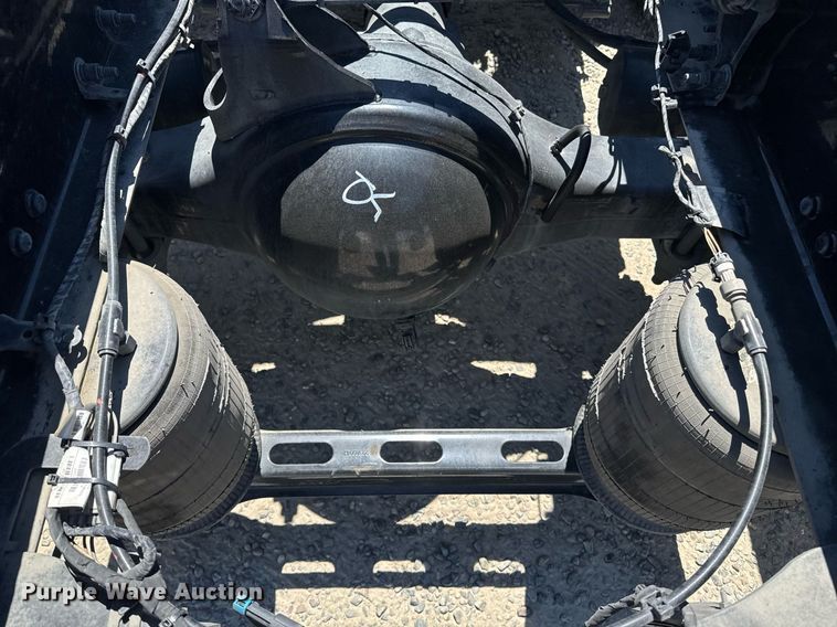 image for item DH8665 2018 Mack CXU613 semi truck