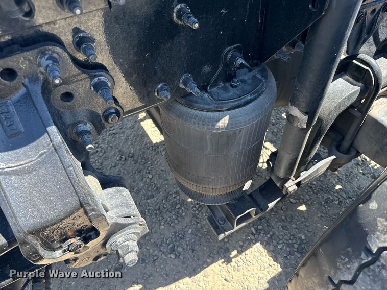 image for item DH8665 2018 Mack CXU613 semi truck