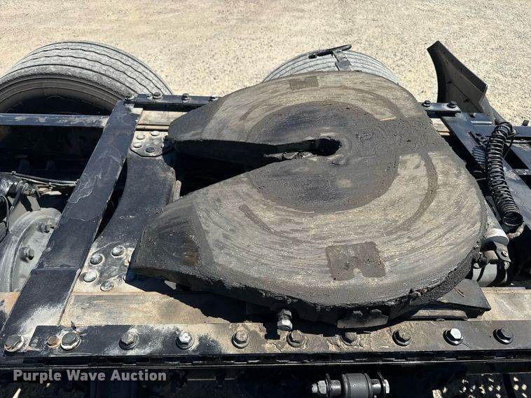 image for item DH8665 2018 Mack CXU613 semi truck