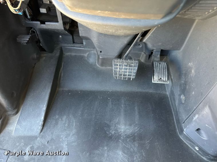 image for item DH8665 2018 Mack CXU613 semi truck