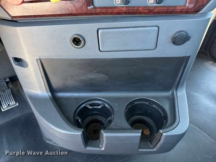 image for item DH8665 2018 Mack CXU613 semi truck