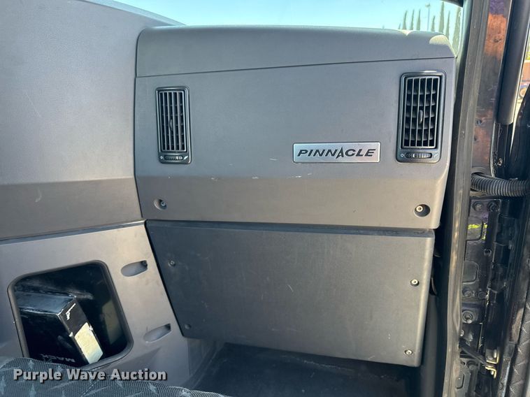 image for item DH8665 2018 Mack CXU613 semi truck