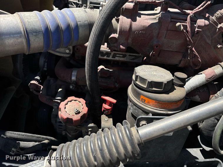 image for item DH8665 2018 Mack CXU613 semi truck