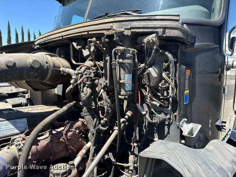 image for item DH8665 2018 Mack CXU613 semi truck