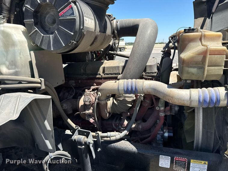 image for item DH8665 2018 Mack CXU613 semi truck