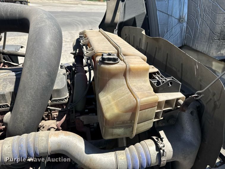 image for item DH8665 2018 Mack CXU613 semi truck