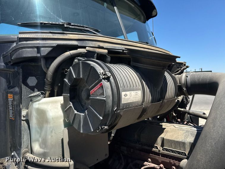 image for item DH8665 2018 Mack CXU613 semi truck