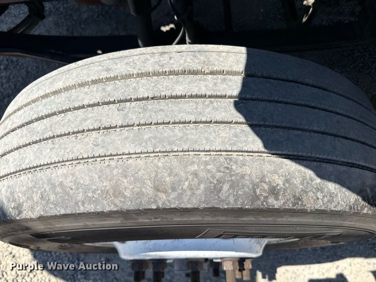 image for item DH8665 2018 Mack CXU613 semi truck