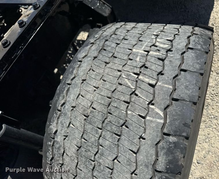 image for item DH8665 2018 Mack CXU613 semi truck