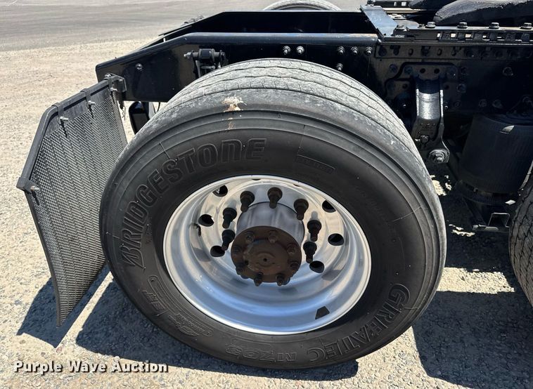 image for item DH8665 2018 Mack CXU613 semi truck