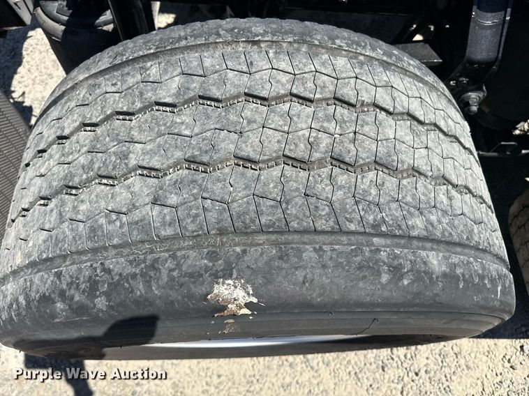 image for item DH8665 2018 Mack CXU613 semi truck