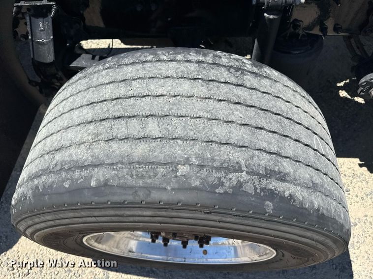 image for item DH8665 2018 Mack CXU613 semi truck